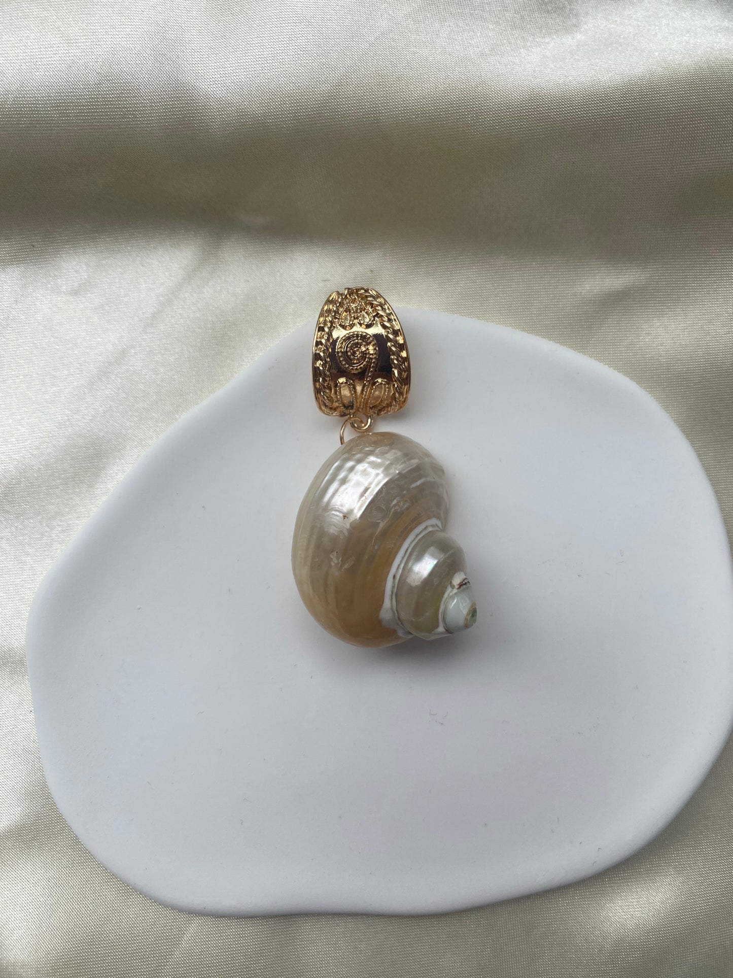 Glam Shell Earring