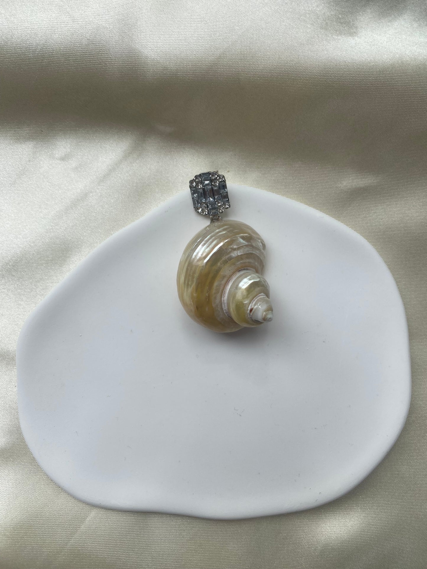Glam Shell Earring