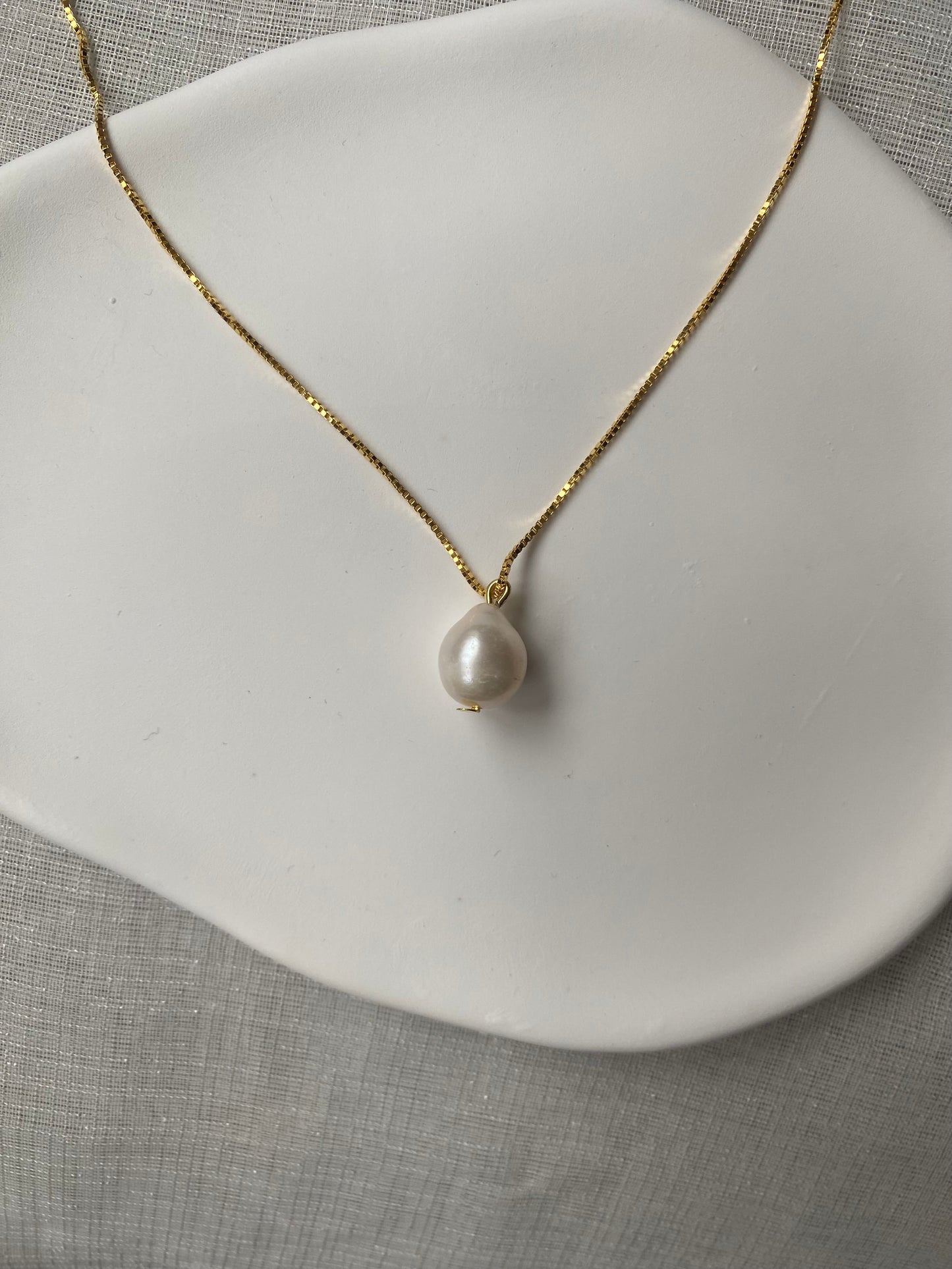 Saint Ocean Box Chain Necklace with Pearl