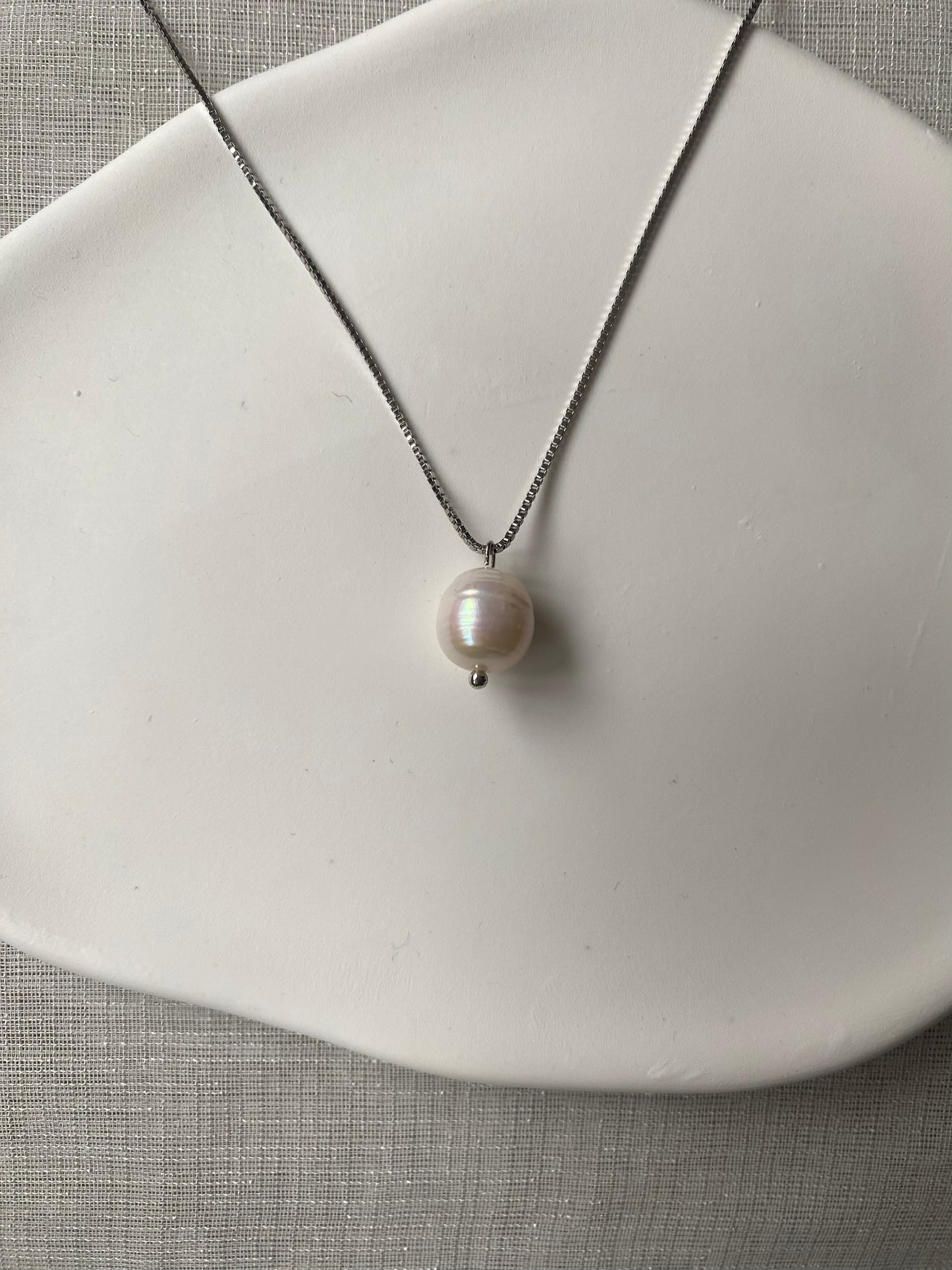 Saint Ocean Box Chain Necklace with Pearl